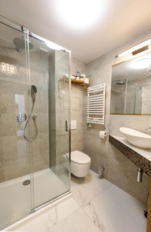 Wrona Apartamenty De Luxe Krakau Exterior foto